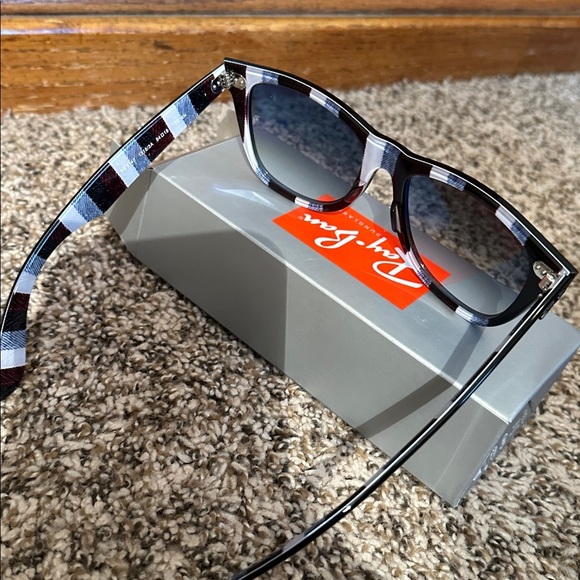Ray-Ban Sunglasses Wayfarer 54 New! - Picture 10 of 10